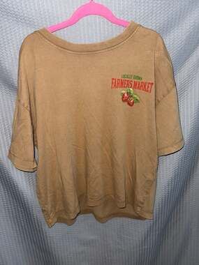 Urban Nation Locally Grown Farmers Market Strawberry Graphic Cropped T-Shirt